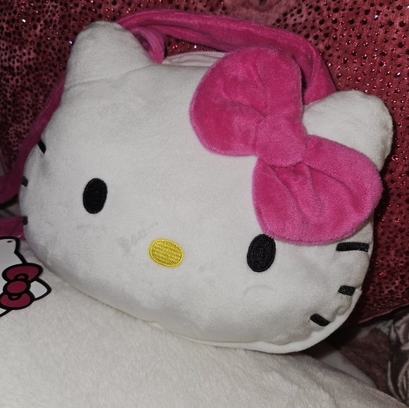 Hello Kitty Plush Bag - Picture 5 of 5